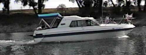 rboat.jpg (33237 bytes)